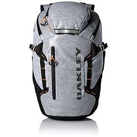 Find the best price on Oakley Voyage 25L | Compare deals on